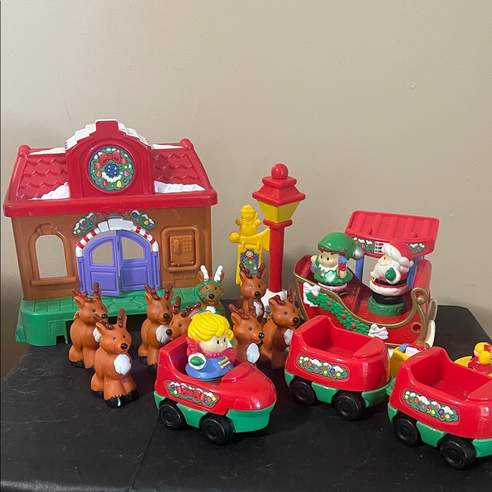 Fisher-Price Christmas Playset with Red and Green Colors
